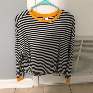 H&M flowy/cropish t shirt
